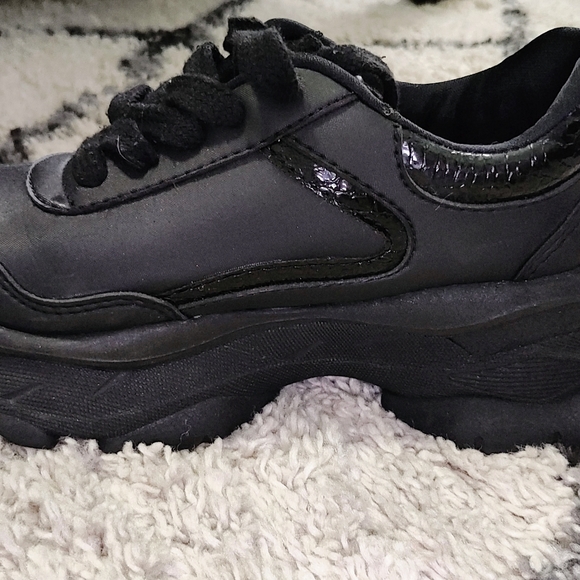 Shoes - Picture 5 of 6